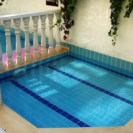 Aparthotel Mirage 3*